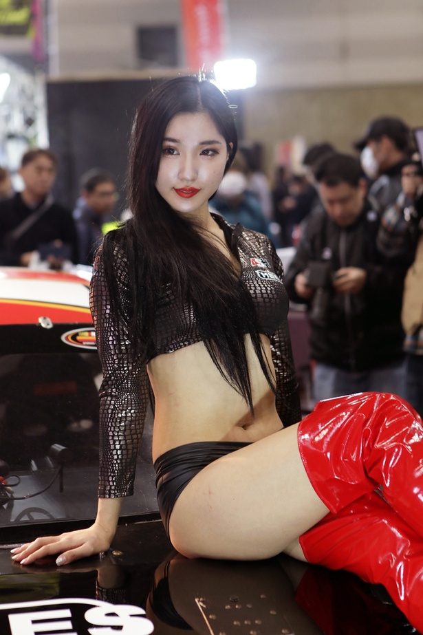 「T3R シュミレーター」(3号館/320)のブースで見つけた美人コンパニオン