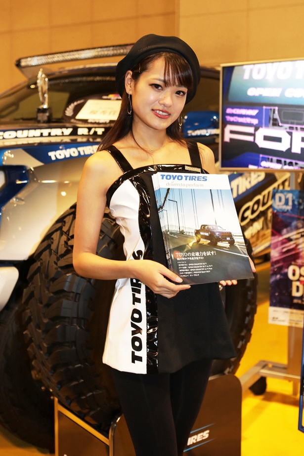「eS4」(2号館/213)のブースで見つけた美人コンパニオン