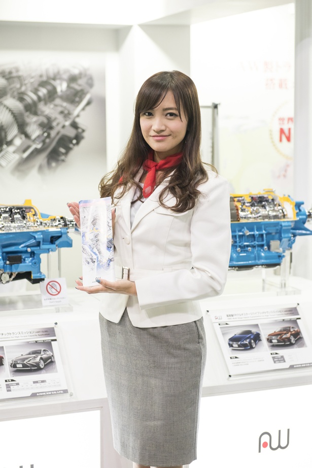 「札幌モーターショー2018」より、「アイシン・エィ・ダブリュ」のブースで見つけた美人コンパニオン
