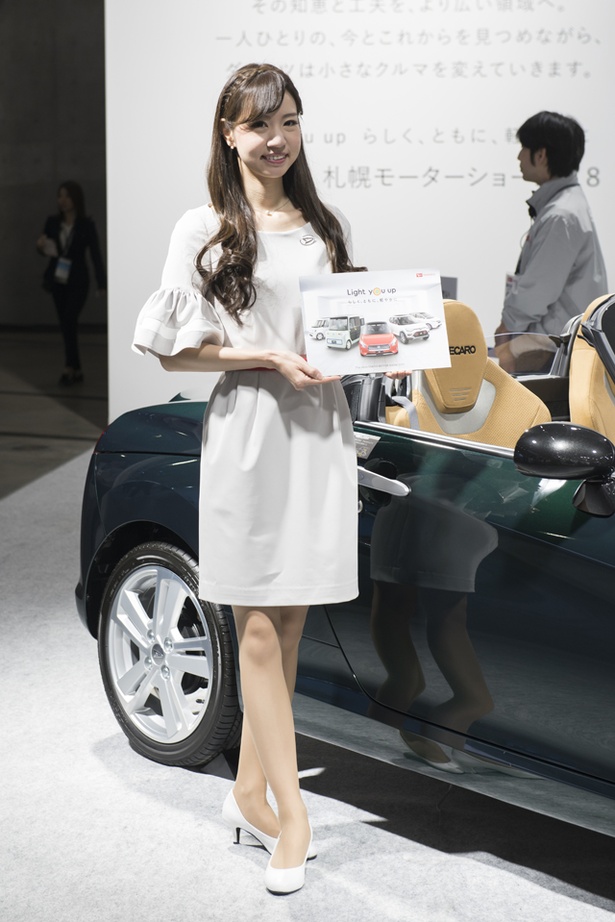 「札幌モーターショー2018」より、「ダイハツ」のブースで見つけた美人コンパニオン