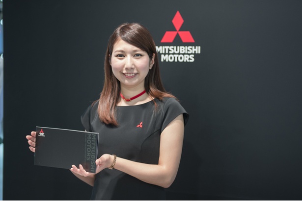 「札幌モーターショー2018」より、「三菱」のブースで見つけた美人コンパニオン