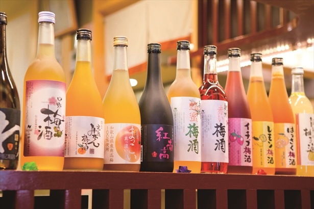 追加メニューの和歌山産の梅酒はロック水割り各540円。味に深みのある紅南梅やイチゴ梅酒など約10種