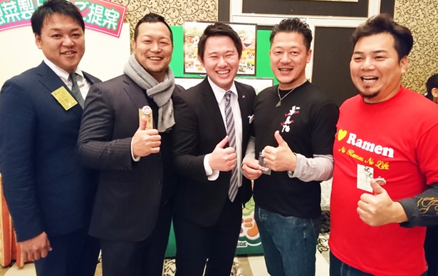 左から、「晴レル屋」の吉村さん、代表の和田さん、味の素担当者の福本さん、「ぎんや」代表の落合さん、「和田屋．」店主の和田さん