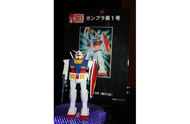 【写真】写真で見るガンプラの歴史はコチラ！記念すべき第1号のガンプラは、すこし寸胴気味