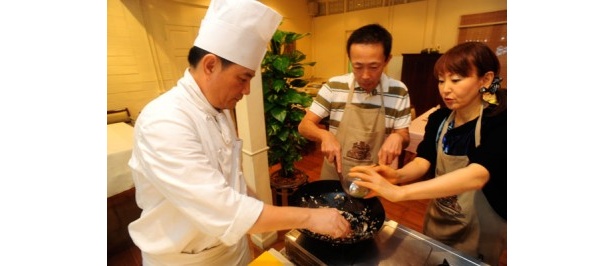 【写真7】KBCラジオの名コンビが料理教室にチャレンジ！