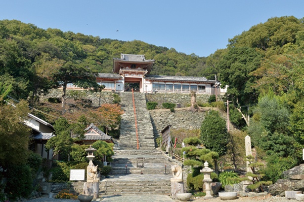 学問の神様として多くの参拝客が訪れる「和歌浦天満宮」