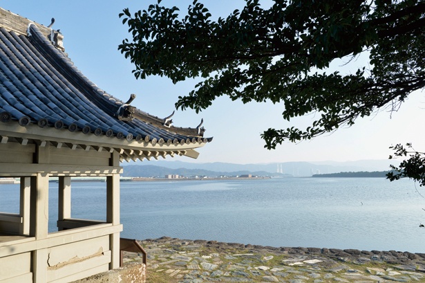 徳川頼宣が建立した水上楼閣「観海閣」。現在のものは第二室戸台風で流出した後、再建されたもの