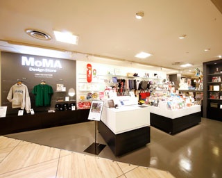 あの草間彌生グッズも！　アート雑貨がそろう札幌「MoMAデザインストア」