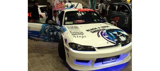ライトで演出する痛車は今や当たり前のよう