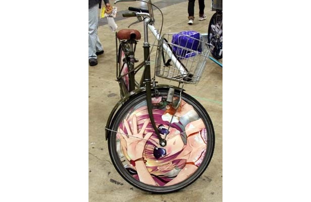 痛チャリは、車輪部分にデザインを施すようです