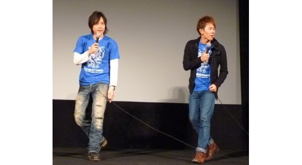 【写真】２人が舞台に姿を現すと若い女性の大歓声が！