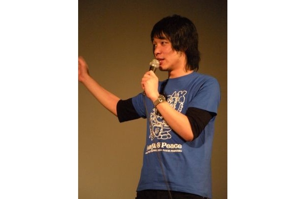 【写真】舞台上でエエ声を響かせる川島