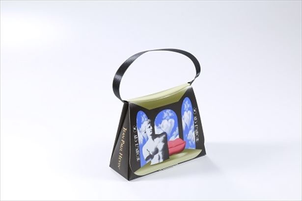 「サック バゲット パレ」( 5枚入 1868円)バッグ型のボックスは、1930年代を象徴するデザイン