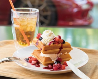 ＜神奈川カフェ巡り＞いつもは面倒な車検の時間が楽しみに！？車検ができるカフェ｢CAFE TIME 横浜都筑｣