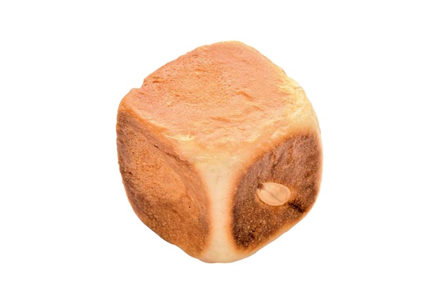 「キューブフロマージュ ア・ラ・クレーム 」のクリームチーズ味(233円)。パンの中にはクリームチーズをふんだんに使用した程良い甘さのクリームがたっぷり！/ブランジュリ メルシー