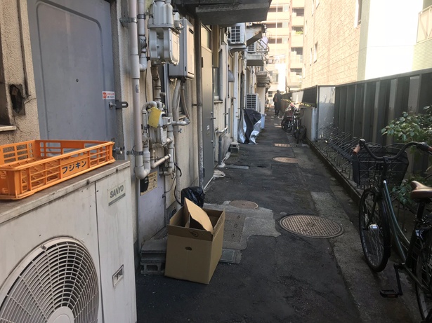 ミナリンスキーが逃げ込んだ路地