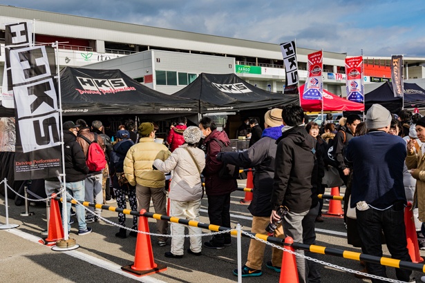 物販ブースでは長蛇の列ができた