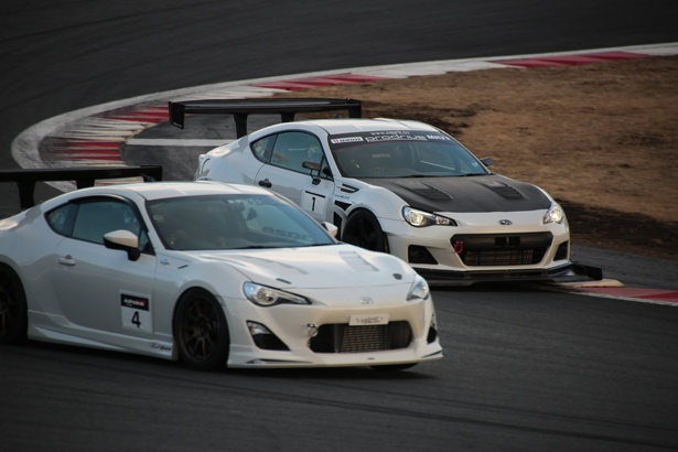 プロドライバーによる白熱したレースが行われた86/BRZレース