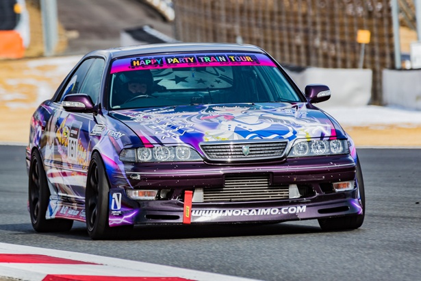痛車も参加したHIPER LAP