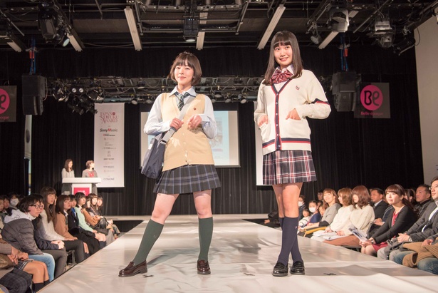 SHOWROOM賞準グランプリを受賞した桐原愛歩さん(写真左)、SHOWROOM賞準グランプリを受賞した清水杏莉さん(写真右)