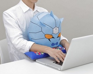 僕に釣られてみる？仮面ライダー電王PCクッション第3弾は“ウラタロスイマジン”