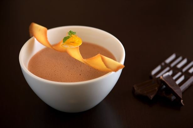 香り高いダークチョコレートにオレンジの酸味を合わせたホットチョコレート「ショコラオランジュ」