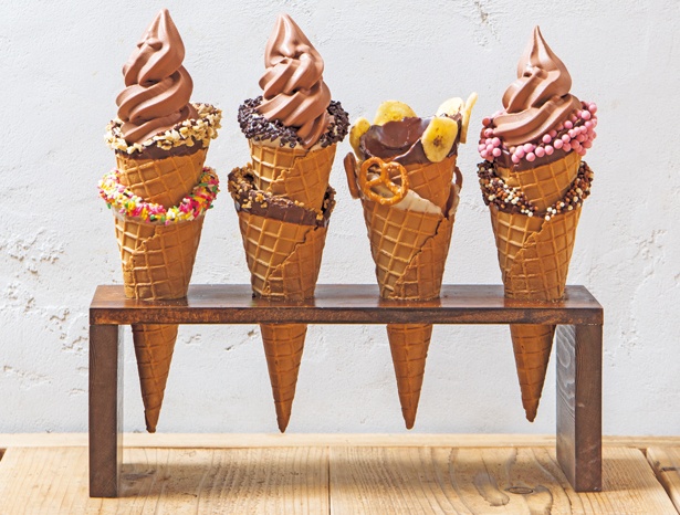 コーンにも デコ チョコソフトクリームが人気の マックス ブレナーチョコレートバー ルクア大阪店 ウォーカープラス