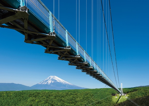 霊峰・富士を望む興奮の空中散歩