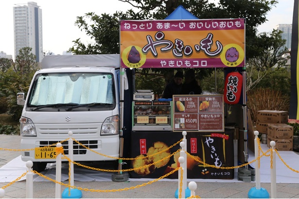 昔ながらの移動販売を行う「やきいもコロ」。リピーターも多い人気店だ