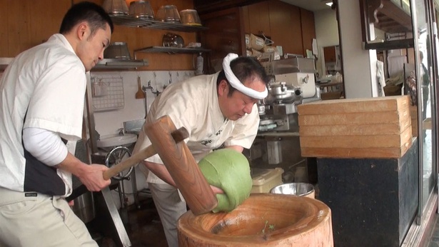 そーれっ ハイ ハイ ハイ ハイ 中国人が奈良で見つけた凄い技術 中谷堂の 高速餅つき ウォーカープラス
