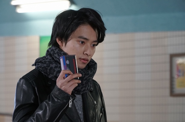 旺太郎(山崎賢人)が手にしたビデオテープの中身とは…?