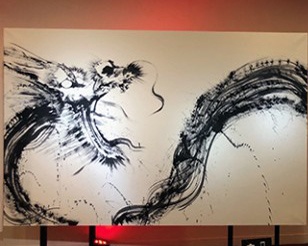 福岡在住の墨絵アーティスト・西元祐貴、初個展で「龍のキセキ」を追ってみる