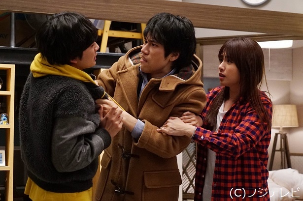 【写真を見る】勘違いした大器(松山ケンイチ)が朔(北村匠海)と一触即発⁉