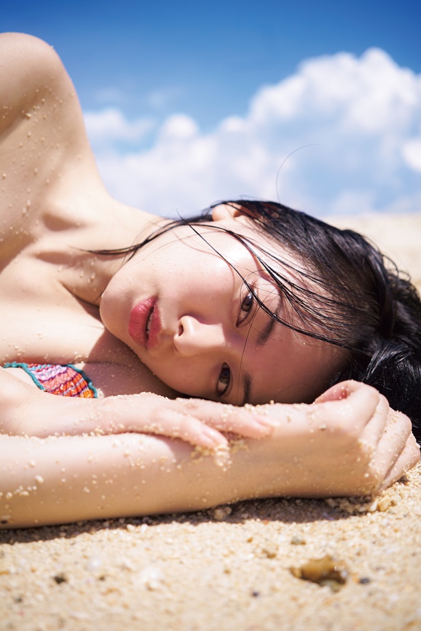 ファースト写真集「サニー/ムーン」は3月12日発売