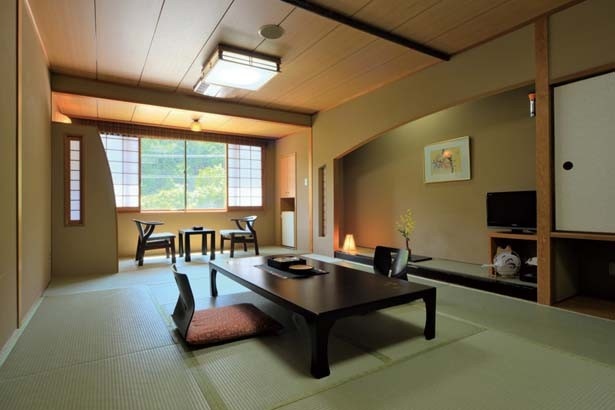 客室からは亀岡の田園風景も/おもてなしの宿 渓山閣