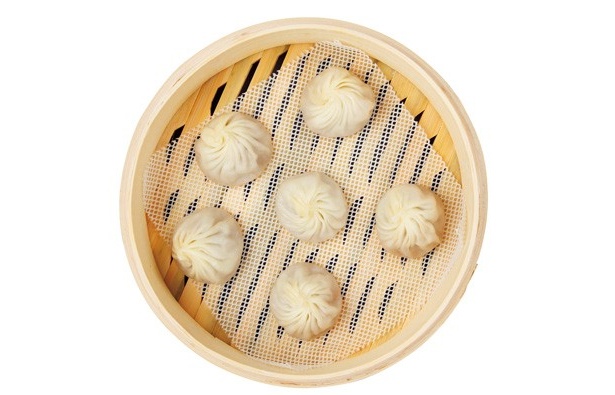｢鼎泰豊 新宿店｣の｢小籠包｣(6個入り、819円)では、練り生地は1時間以内に使用し、オーダー後に包むなどこだわりあり