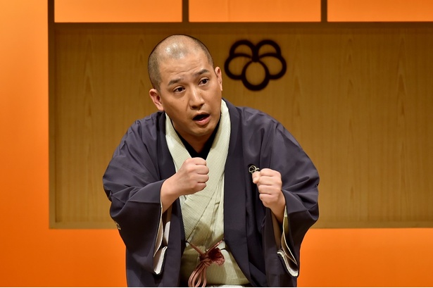 上方落語を基に作られたという「天狗裁き」で笑いを誘う