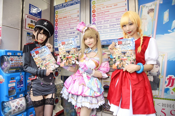 左より、山吹りょうさん、うらまるさん、小澤らいむさん。「アニメイト池袋本店」にて