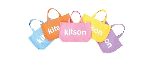 「kitson」のオープンを記念した「キャンバスロゴバッグ」(Sサイズ4725円 Mサイズ8925円)限定発売！