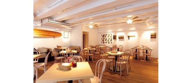 ハワイアンムード漂う「Egg'n Things」店内