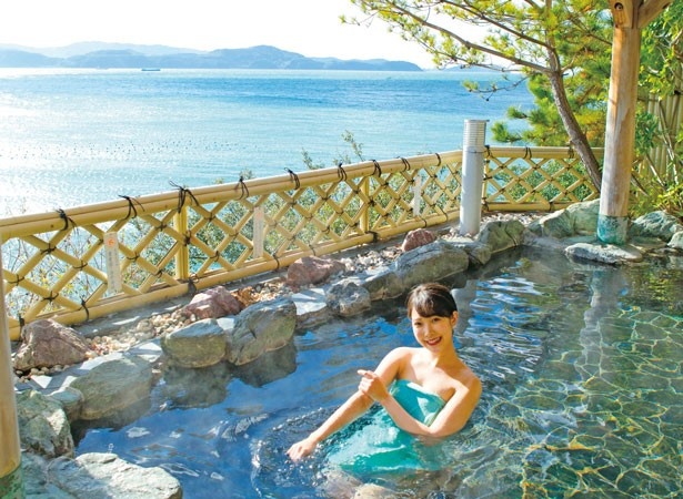 海に面した露天風呂「萬葉の湯」/和歌の浦温泉 萬波 MANPA RESORT