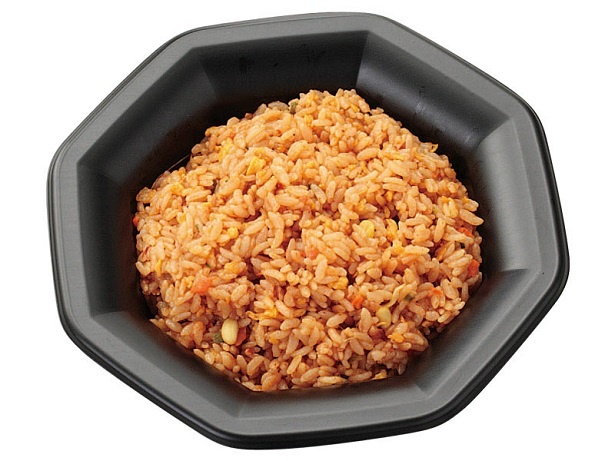 コチュジャン入りの焼肉タレが隠し味！ピリ辛でコクと旨みが楽しめる「韓国風チャーハン」(324円)