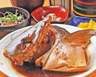 “舟屋群”の絶景を見ながら漁港の旬魚を食す！「道の駅 舟屋の里 伊根」