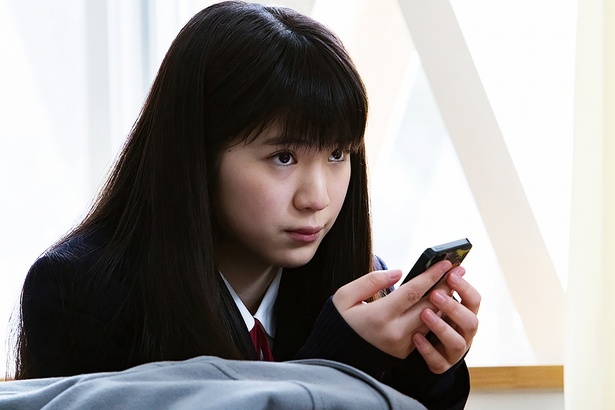 【写真を見る】“ミスID2014”グランプリを受賞した謎の美少女・蒼波の美しい顔立ちが分かる独占カット!