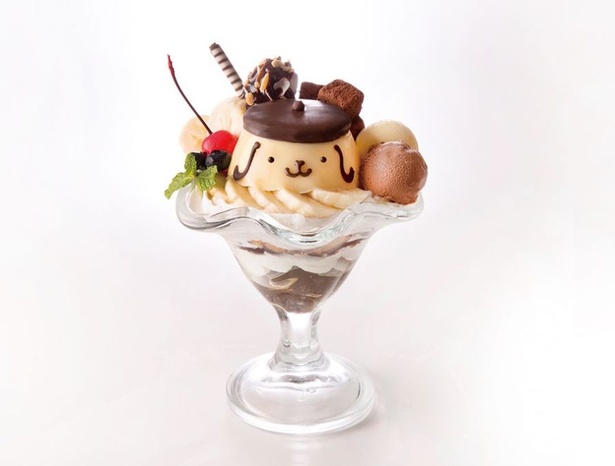 ポムポムプリンの帽子まできれいに再現された「ポムポムプリンのチョコバナナパフェ」(税抜990円)