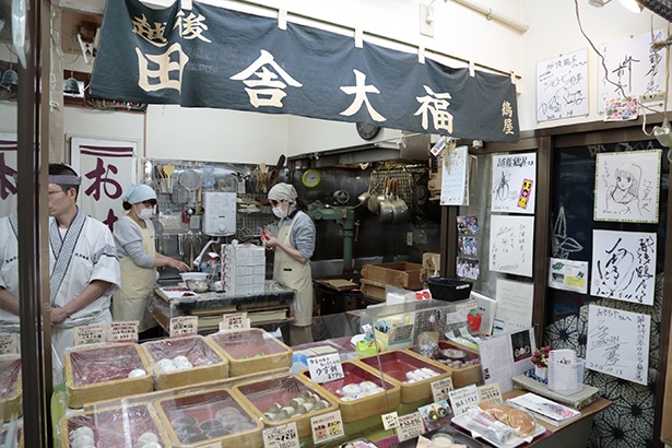 越後鶴屋では「開運豆大福」(190円)や、こしあんを使った1～4月限定の「スカイベリー大福」も人気