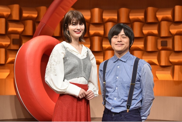 【写真を見る】MCのバカリズムとマギーが中島健人の“こだわり”を掘り下げる!