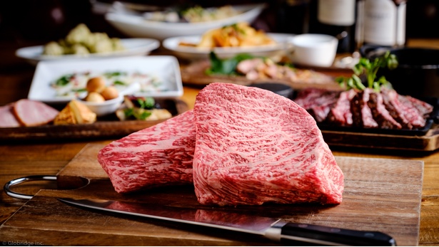 【写真を見る】厳しい基準をクリアした「京の肉」や日本一の和牛「鹿児島黒牛」が食べ放題