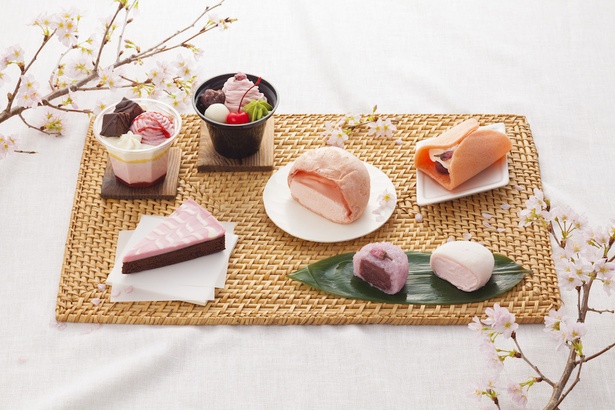 【写真を見る】「うま辛チーズタッカルビまん」と同時発売の、セブンイレブン「春スイーツフェア」