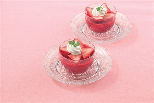 本館地下2階「京橋 千疋屋」の「苺のスープデザート」(540円) ※各日20個限定